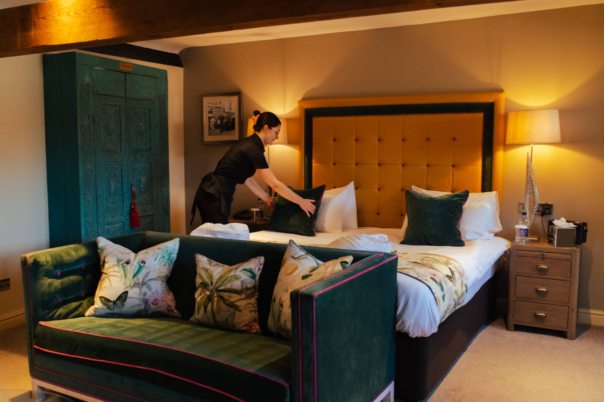 welcoming atmosphere castle 3 scaled